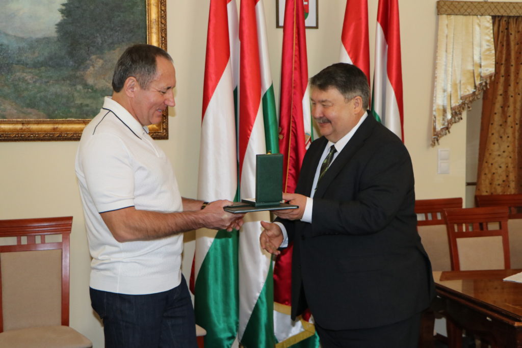 Почесному консулу Угорщини в Чернівецькій області вручили Лицарський хрест «За заслуги» 