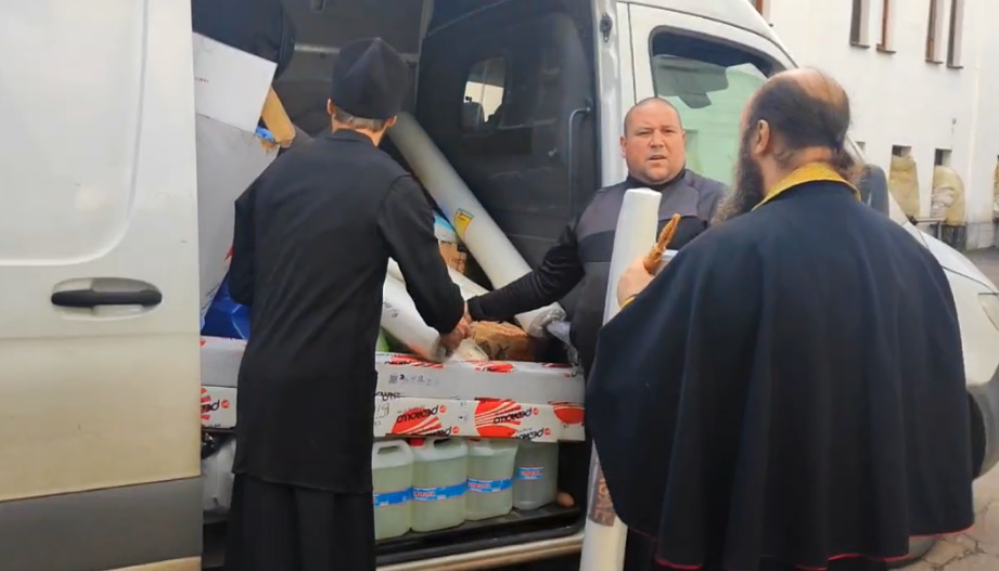 Чернівецька єпархія вчергове доправила гуманітарний вантаж до Святогірської лаври, де колись переховувались проросійські бойовики