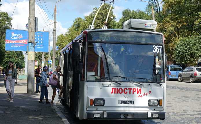 'Двоє, які ведуть таку свою політику вже роками, не складають для інших ані авторитету, ні загрози': у ЧТУ заперечують інформацію про масову відмову водіїв тролейбусів виходити на рейси без кондукторів, а поліція лише відібрала колективну заяву та пояснення