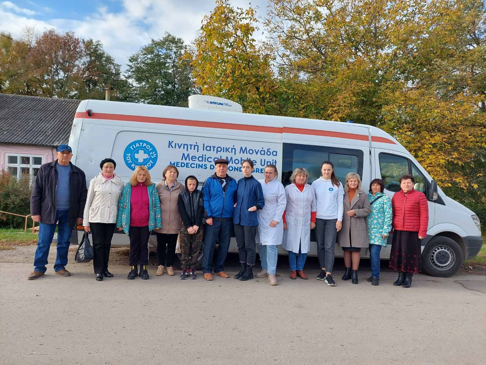 Виїзна мобільна медична бригада благодійної місії «Лікарі світу – Греція» безкоштовно обстежує жителів сіл Кельменецької територіальної громади