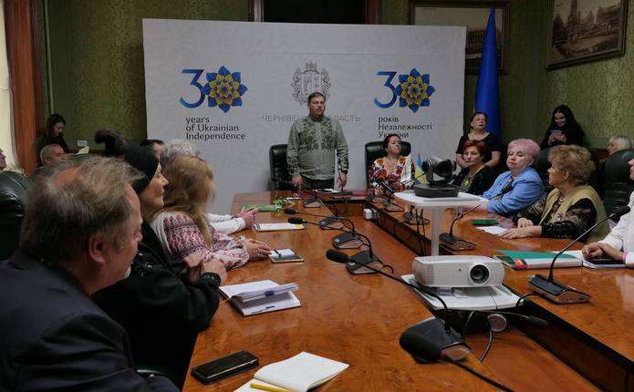 Начальнику Чернівецької ОВА запропонували викопати криївку на Путильщині 