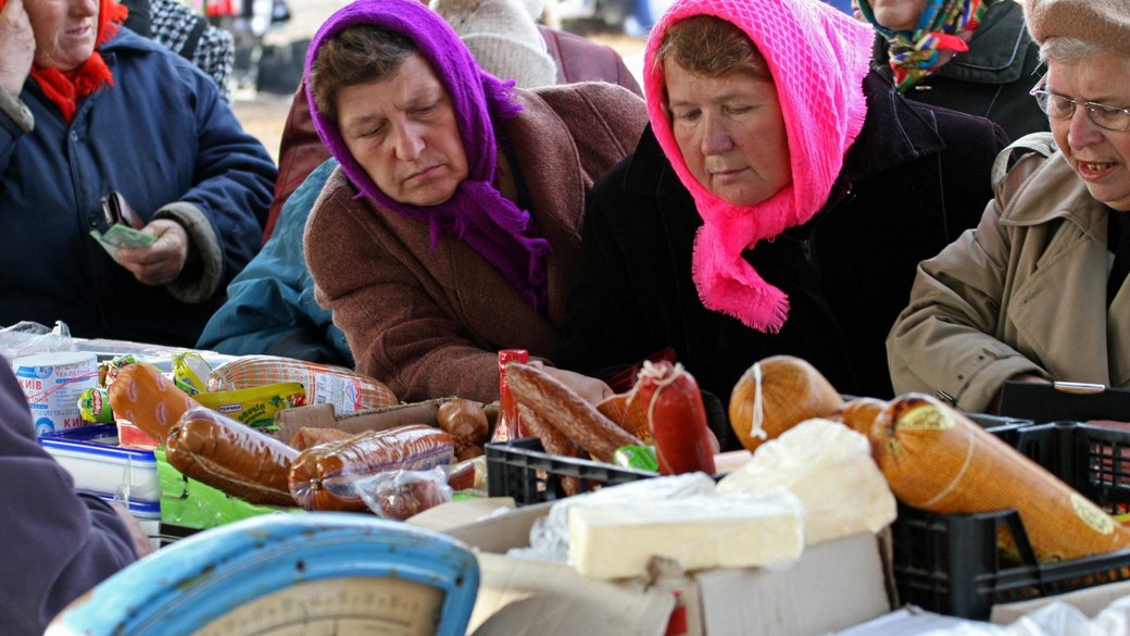 Яйця здорожчали вдвічі, м'ясо — на третину. Як виживають буковинці з новими цінами на продукти першої необхідності