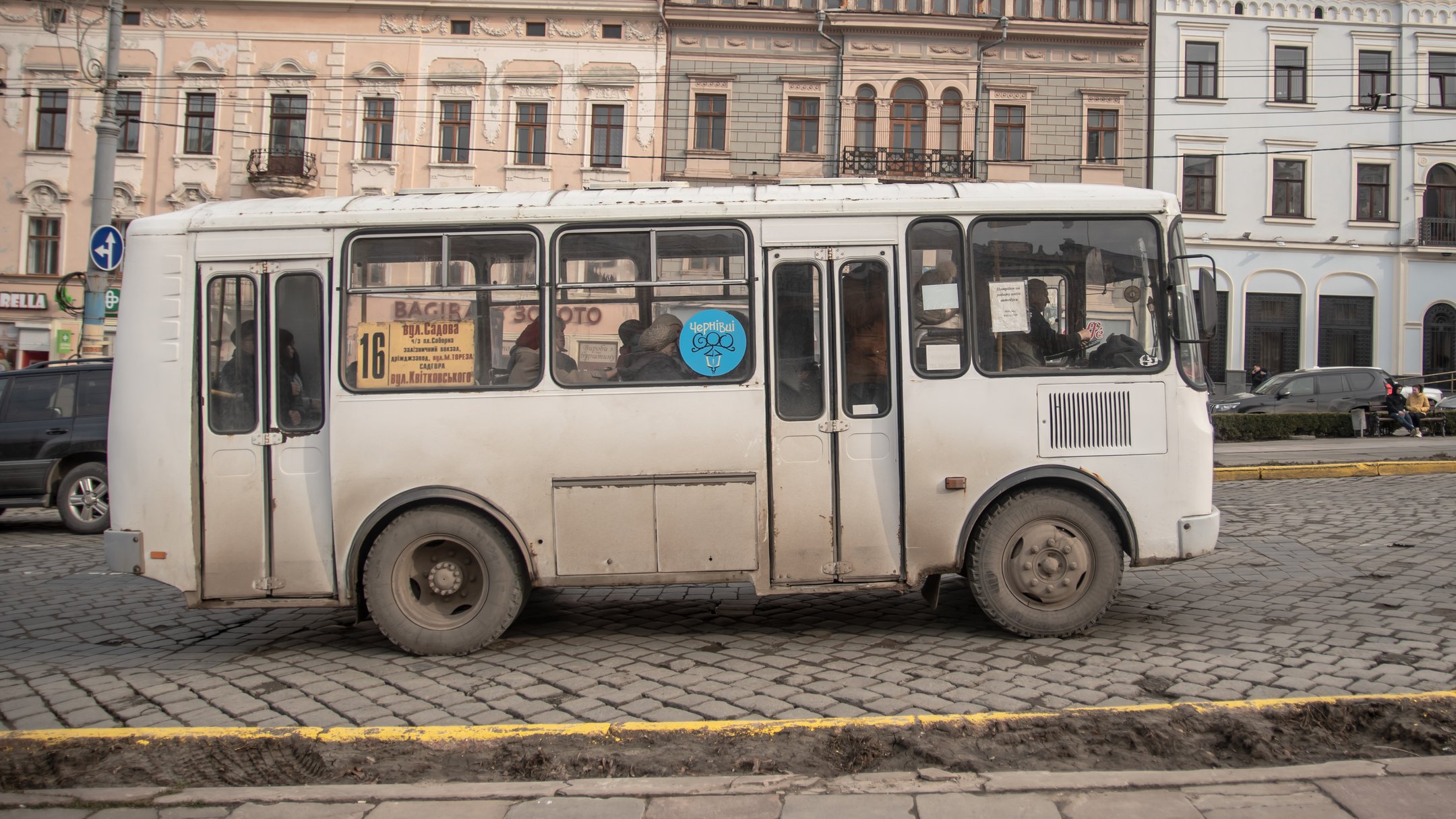 У Чернівцях від початку року у перевізників виявили порушень лише на 43 тисячі гривень штрафів, з яких вони заплатили менше половини 