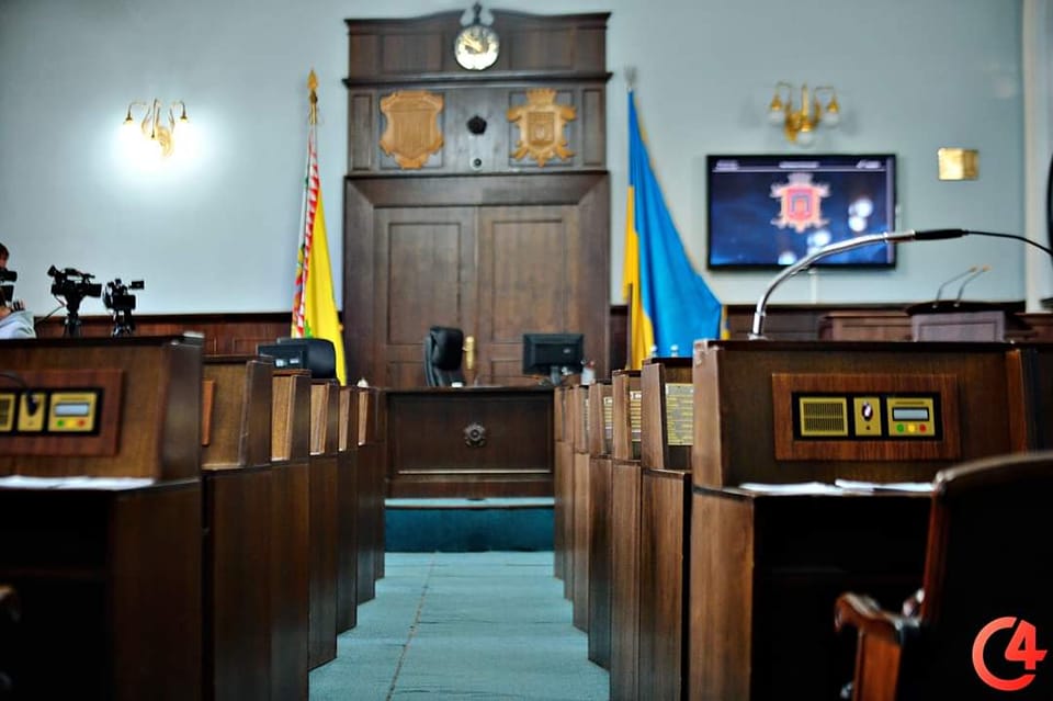'Розігралася ціла політична гра': у чернівецькій ратуші не відмовилися від наміру приєднати міську поліклініку №5 до міської поліклініки №2