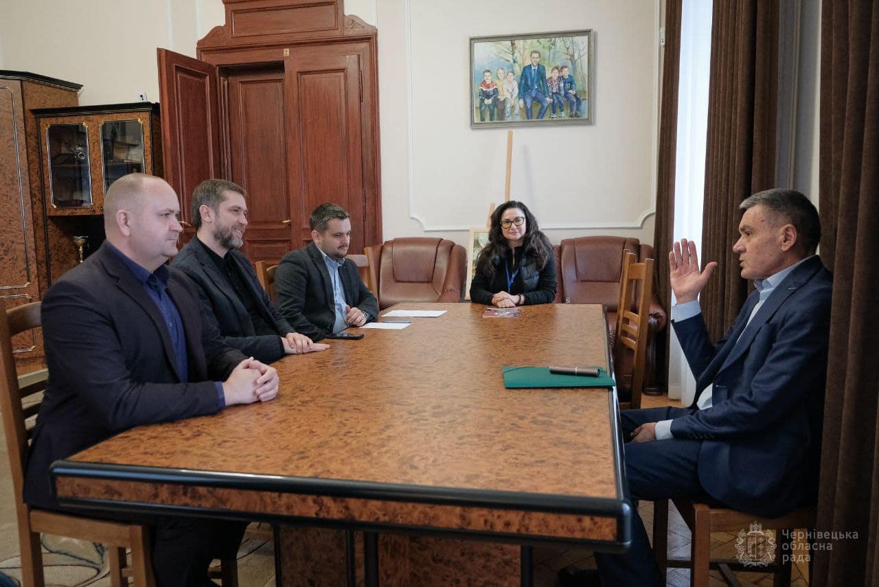 Бойко із заступниками і Лілією Бортич поговорили з Петришиним із ЧНУ ім.Ю.Федьковича