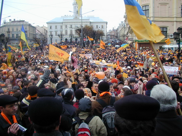 Сьогодні в Україні відзначають День гідності та свободи