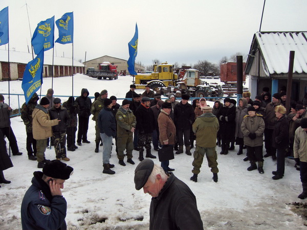 На Буковині керівник агрофірми заявляє про рейдерське захоплення майна товариства