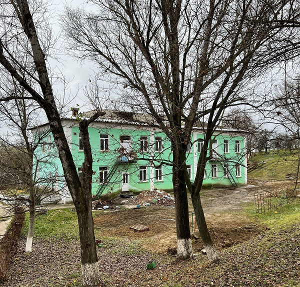 Капітальний ремонт будівлі  у селі Чуньків,  визначеної для розміщення майже шести десятків переселенців, планують завершити до нового року  