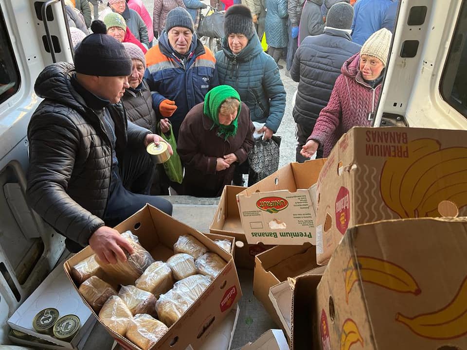 З Буковини у багатостраждальний Лиман доставили продукти, консервацію, яблука