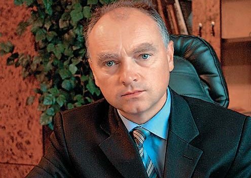 Безпартійний 'регіонал' продовжує розігрувати мільйони на дорогах Чернівецької  області