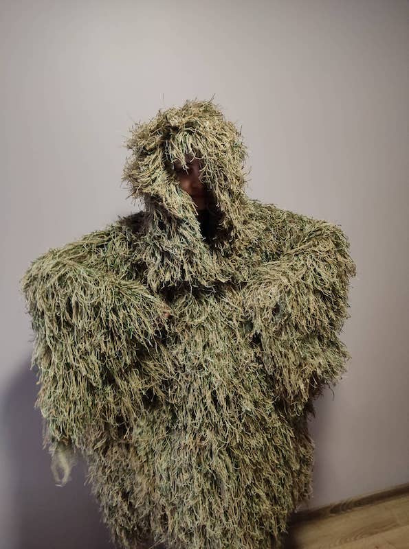 У Чернівцях волонтерам потрібні робочі руки для плетіння 'кікімор', які роблять наших захисників невидимими для ворожих тепловізорів