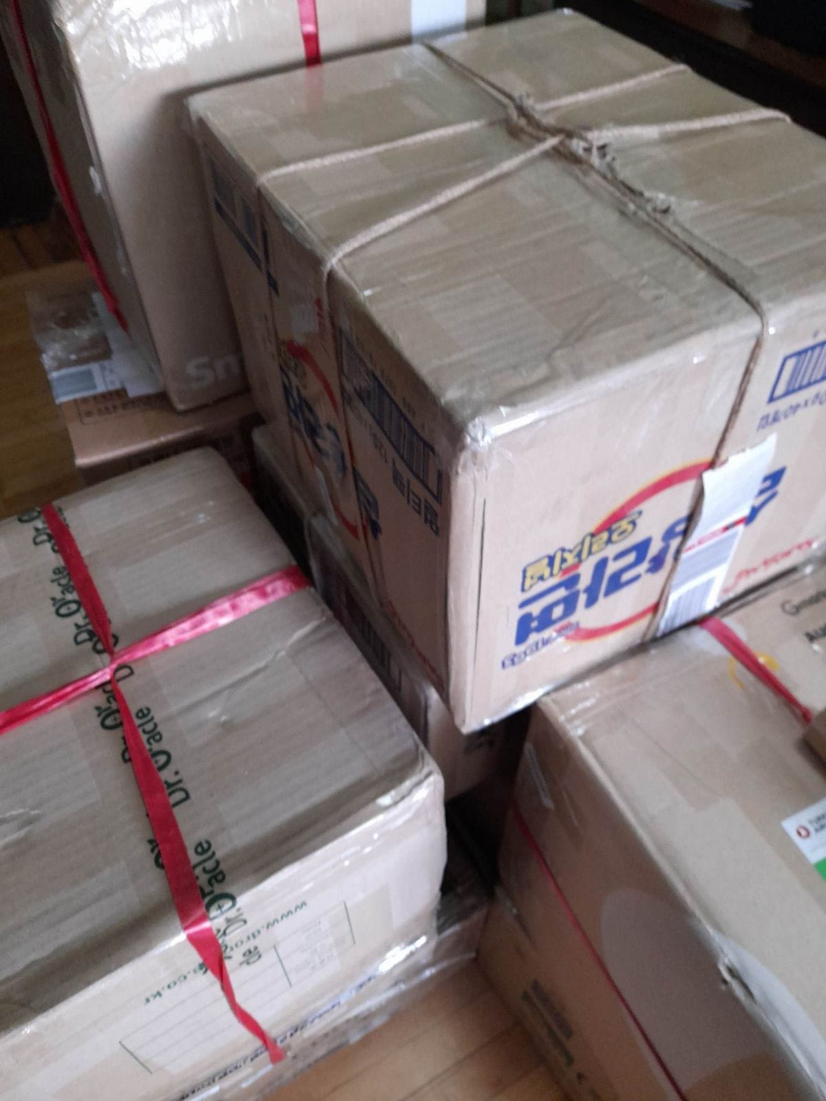 Чернівецькі музиканти привезли із гастролей Південною Кореєю 15 ящиків необхідних речей для військових