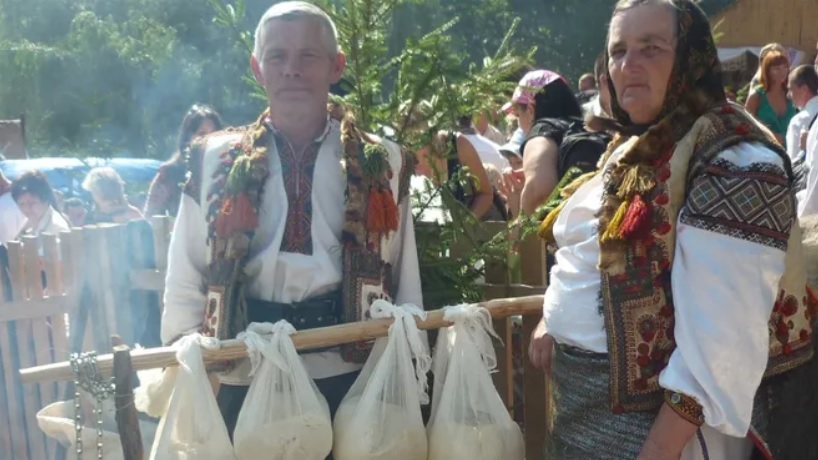 Аграрії окремих районів Чернівецької області отримають допомогу від Євросоюзу на виробництво коров'ячої та овечої бринзи в умовах воєнного часу