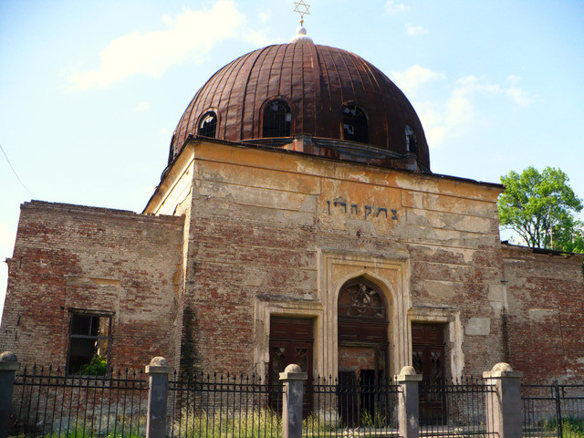 У Чернівцях християнське та єврейське кладовища цілодобово охоронятимуть за півтора мільйона гривень 