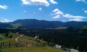 От і все давнє обійстя продається 