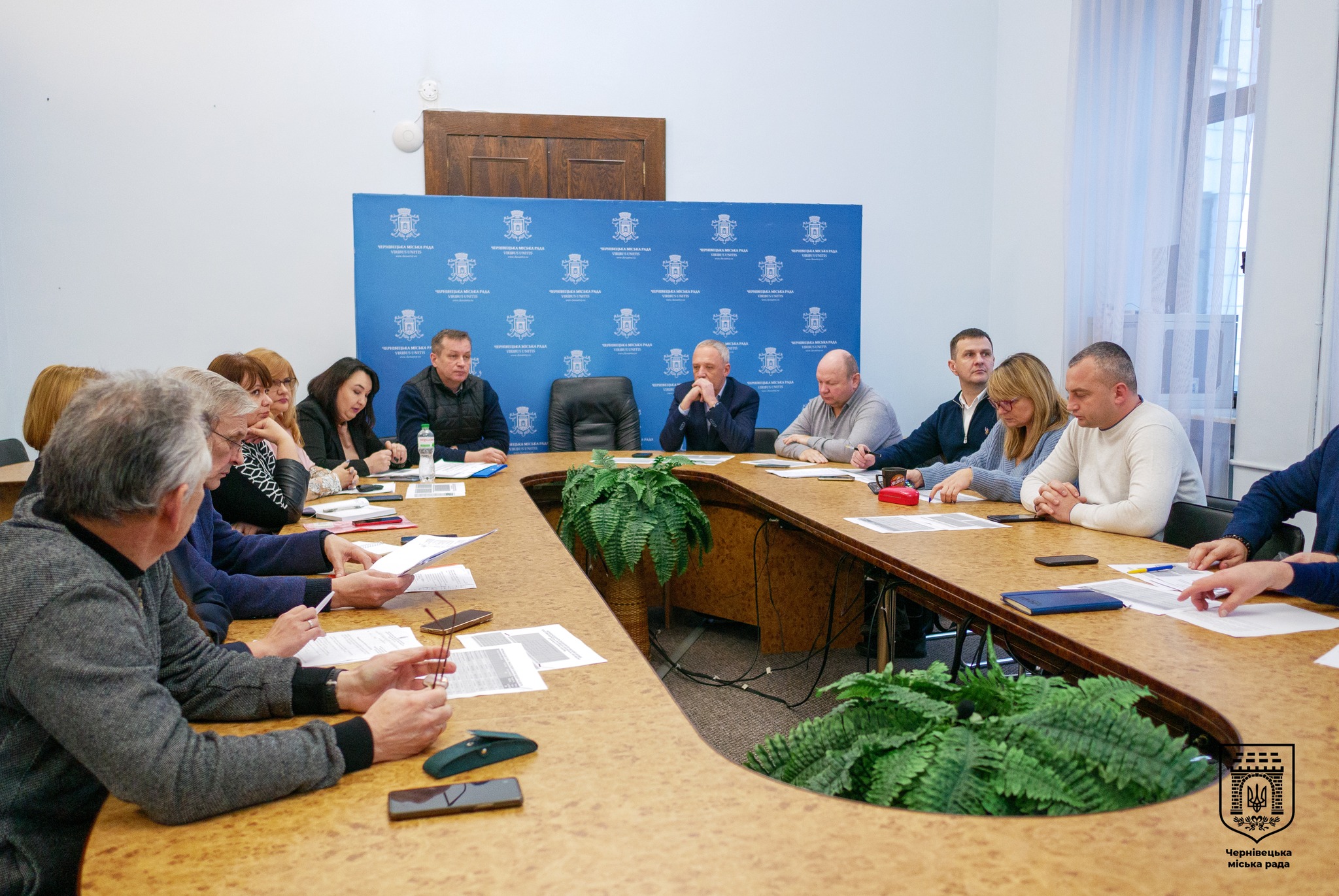 У Клічука кажуть, що після об'єднання кількох окремих лікарень в один заклад, вони потребуватимуть менше людських грошей на утримання адмінперсоналу  