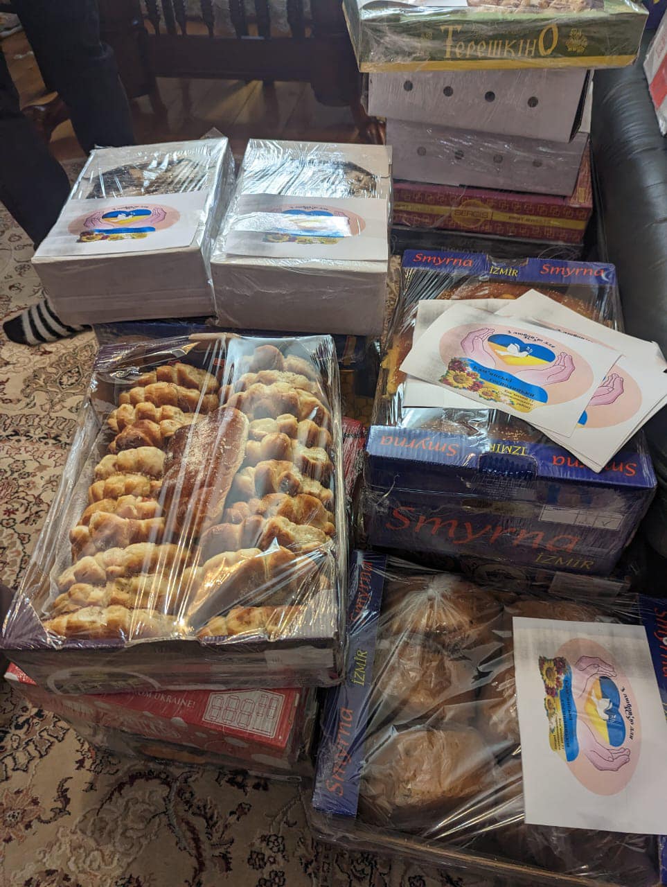 Реанімобіль для дитячої лікарні, медикаменти для онкодиспансеру та майже 200 кг буковинських солодощів для пацієнтів лікарні доправили з Буковини до Херсона 