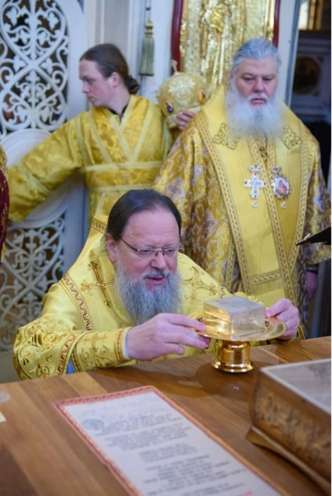Підсанкційний Мелетій освятив оновлений Престол та розпис храму УПЦ (типу не МП) на Роші 