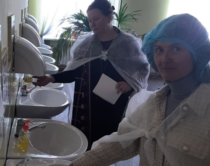 У більшості обстежених на Буковині шкільних їдалень панує антисанітарія