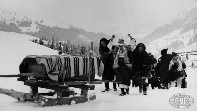 Похорон на буковинській Гуцулії: як було колись і ще донедавна...
