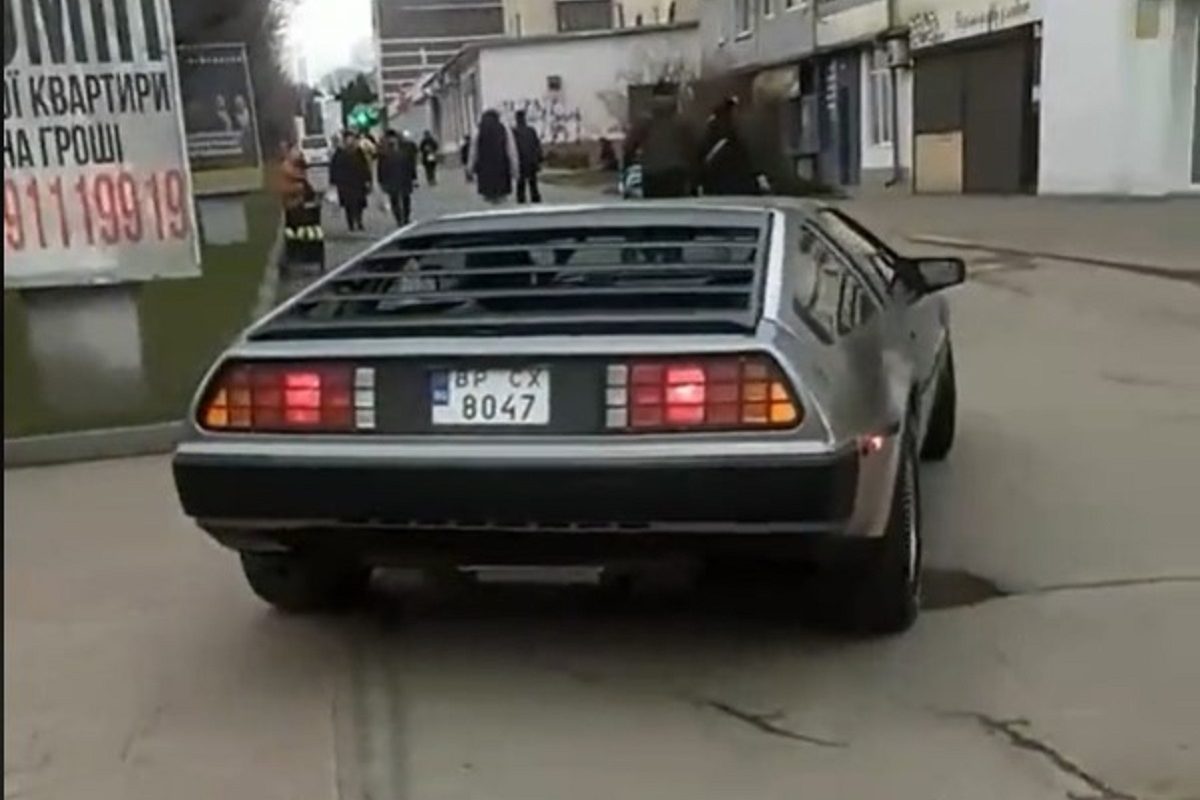 У Чернівцях засікли машину часу DeLorean (відео)