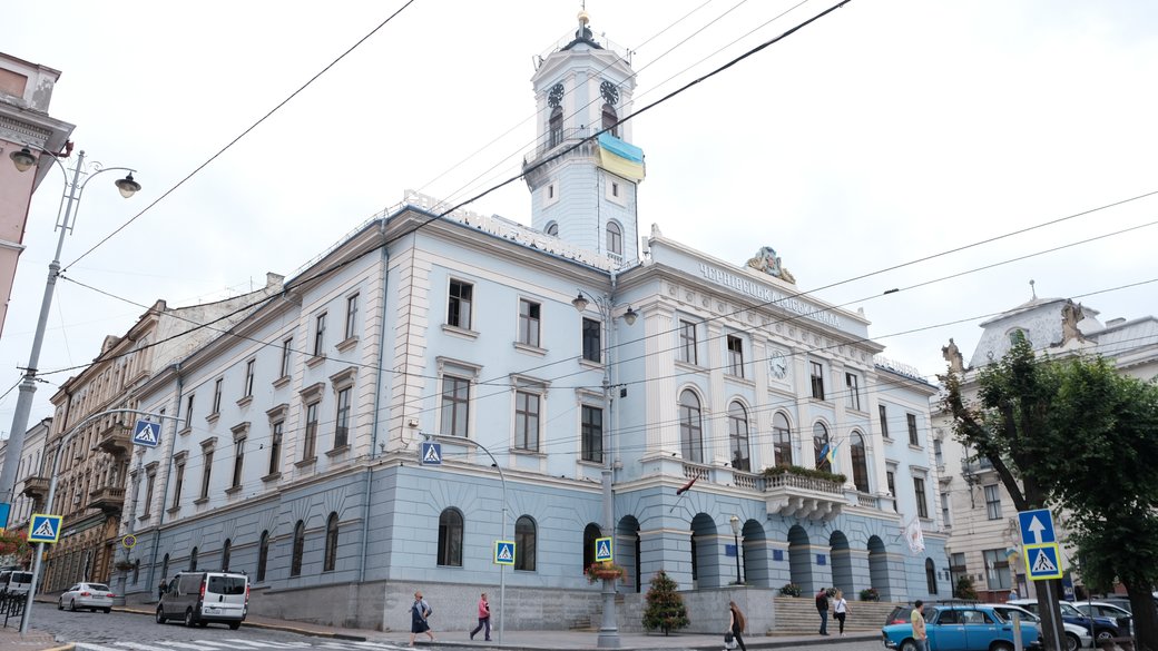 Самі розроблятимуть рішення і під самих себе ухвалюватимуть: до виконкому міськради Чернівців включили ще двох заступників мера 