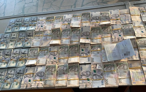 На Буковину через 'Порбуне' у валізах і на тілі п'яти чоловіків везли 37 млн грн готівки, викраденої в окупованих регіонах для фінансування російської агентури