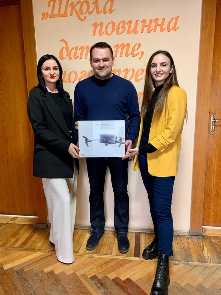 За зібрані чернівецькими освітянами кошти купили дрон для ЗСУ