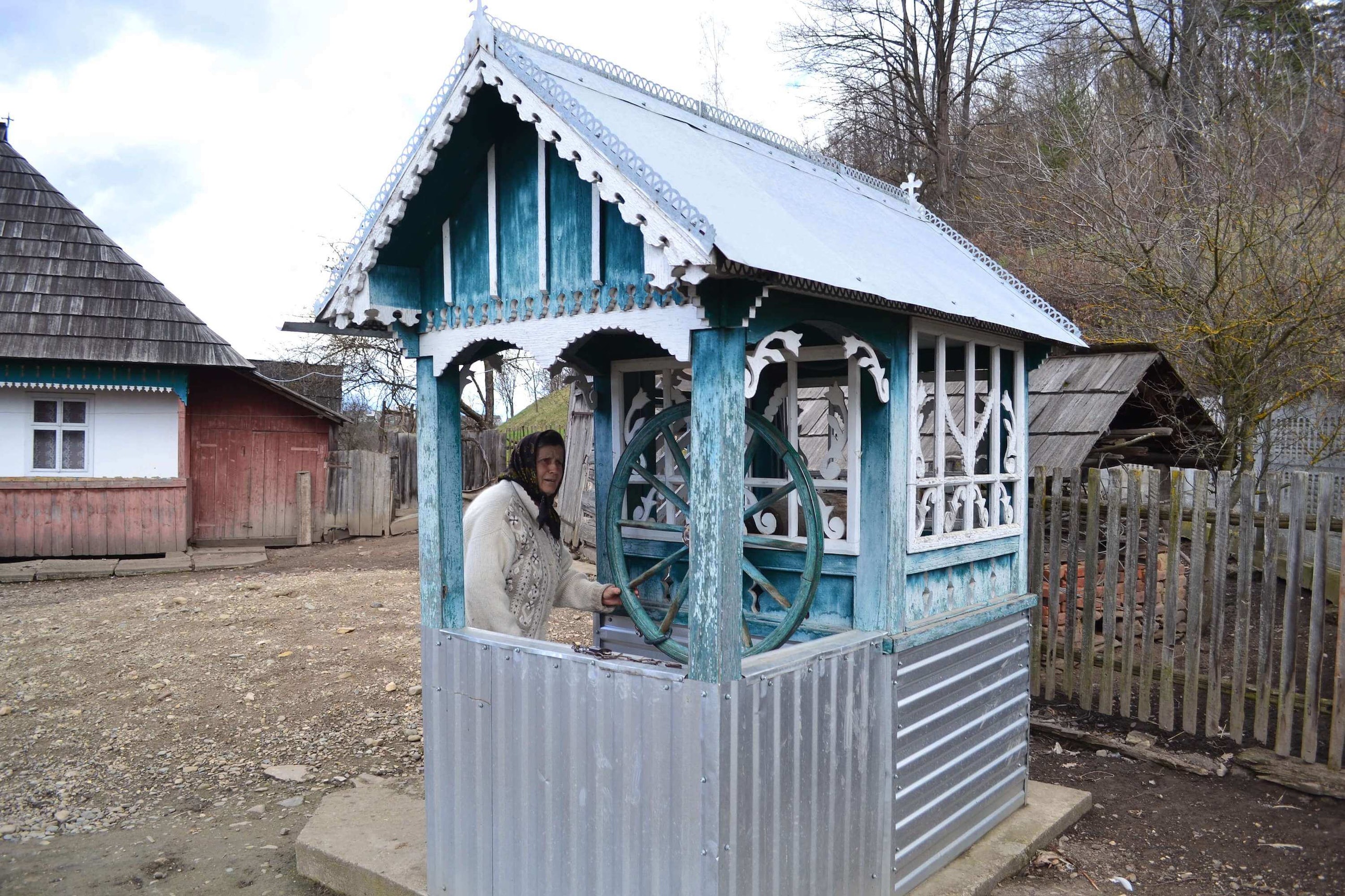 «Бабин бучок» про розмаїття криниць на Буковині: фотопроєкт українського студента 