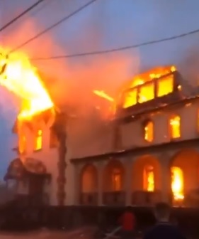 Буковинець вночі спалив церкву УПЦ МП 