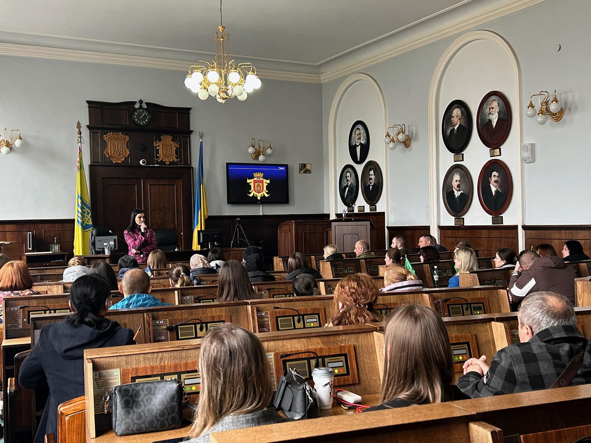 Чернівецька студентка, брат якої безвісти зник на війні, ініціювала зустріч міської влади із родинами зниклих та полонених військовослужбовців