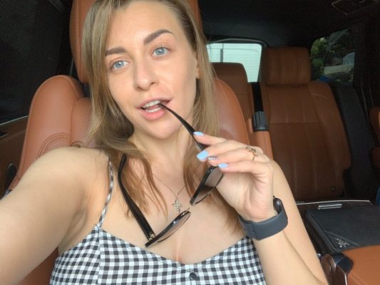 Бруківка гарна, але крива: відома порнозірка поділилася враженнями від Чернівців (+коментар чернівецького посадовця: 'пишіть мені в особисті')