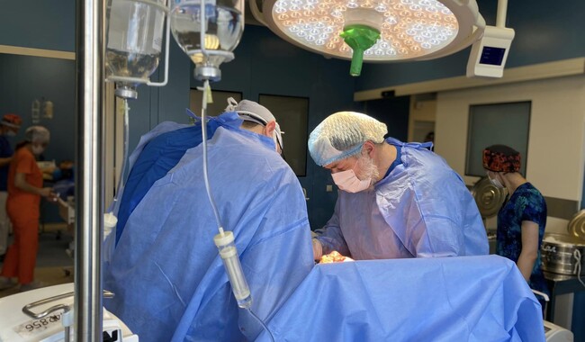 Львівські лікарі видалили хотинчанці гігантську 13-кілограмову пухлину