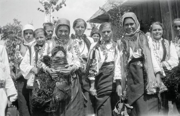 Сенсаційні кадри міжвоєнної Буковини потрапили в об'єктиви французьких фотографів Жаклін та Рене Бенезеш 