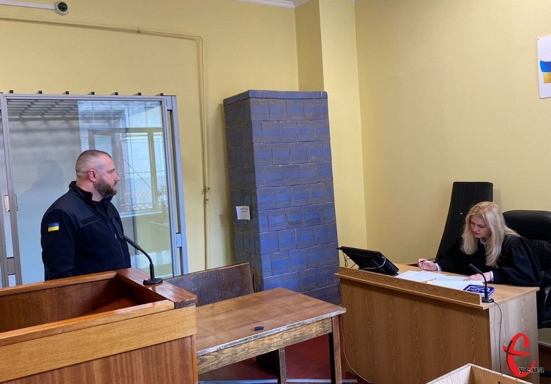 Сергій Гамалій, ексочільник Хмельницької ОВА, з’явився до чернівецького суду у справі щодо нетверезого водіння 