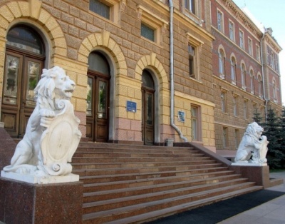 Компенсація за роботу в умовах режимних обмежень, надбавки за інтенсивність та премії, доплати за вислугу років та соціально-побутова допомога: топпосадовці Чернівецької ОВА заробляють від 60 до 75 тисяч гривень на місяць