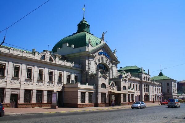 Вбиває туристичний потенціал, – Укрзалізницю звинувачують у стабільному ігноруванні Чернівців