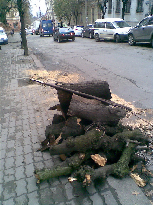 Тротуари по вул. Вірменській капітально відремонтують за 7,5 млн грн: у Клічука сьогодні оголосили тендер  