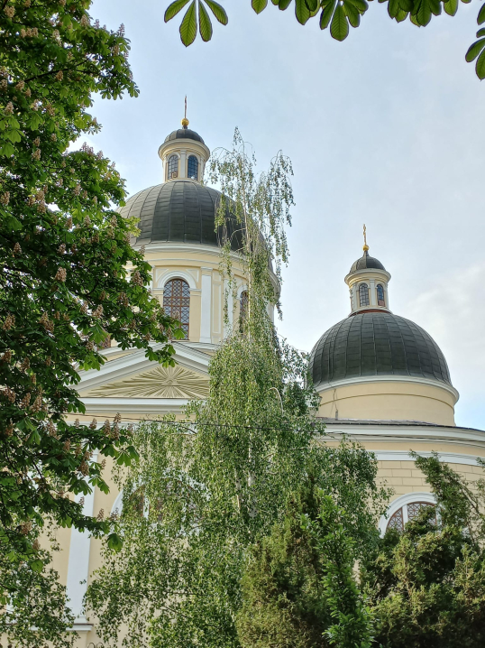 Масонське 'Всевидяче око' зайняло своє місце на стіні кафедрального собору у Чернівцях 