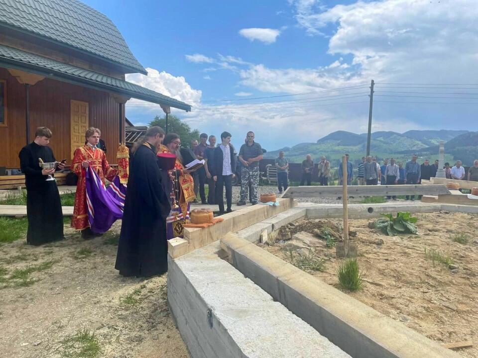 Після нібито заборони облрадою: на Буковині митрополит з російським паспортом благословив скандального єпископа Никиту на будівництво церкви московського патріархату (фото) 