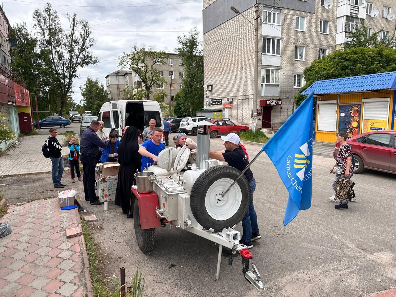 Команда служителів «Карітас Чернівці» повернулася з Харківщини, де готувала потребуючим гарячу їжу