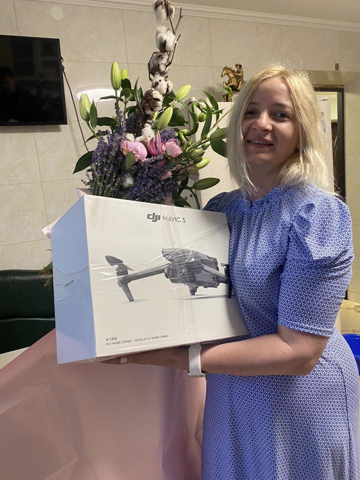 Буковинець подарував дружині на день народження дрон для ЗСУ 