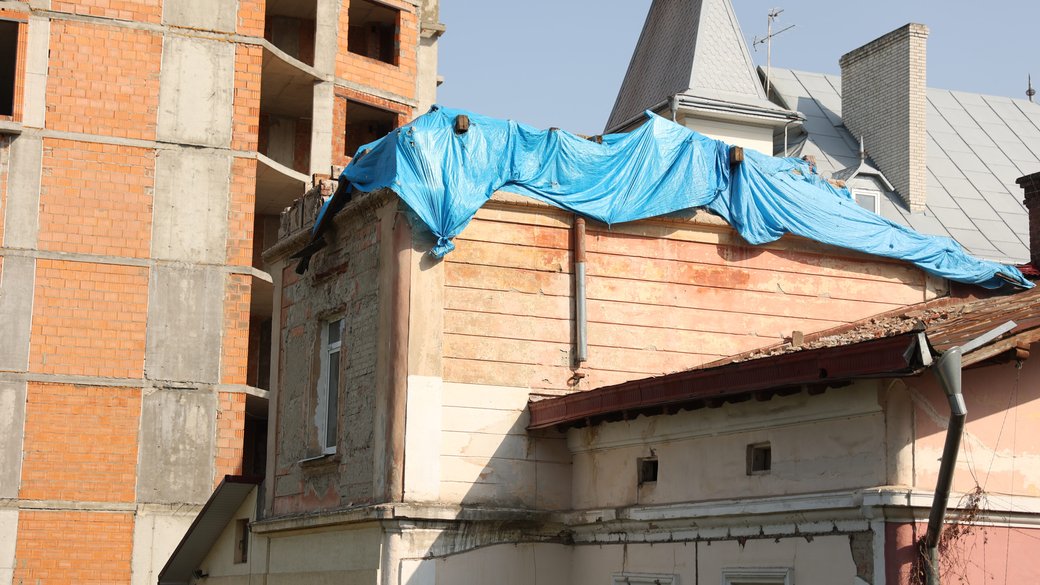 У Чернівцях почали розбирати будинок — це понад сторічна вілла 'Йозефіна' у стилі історизму