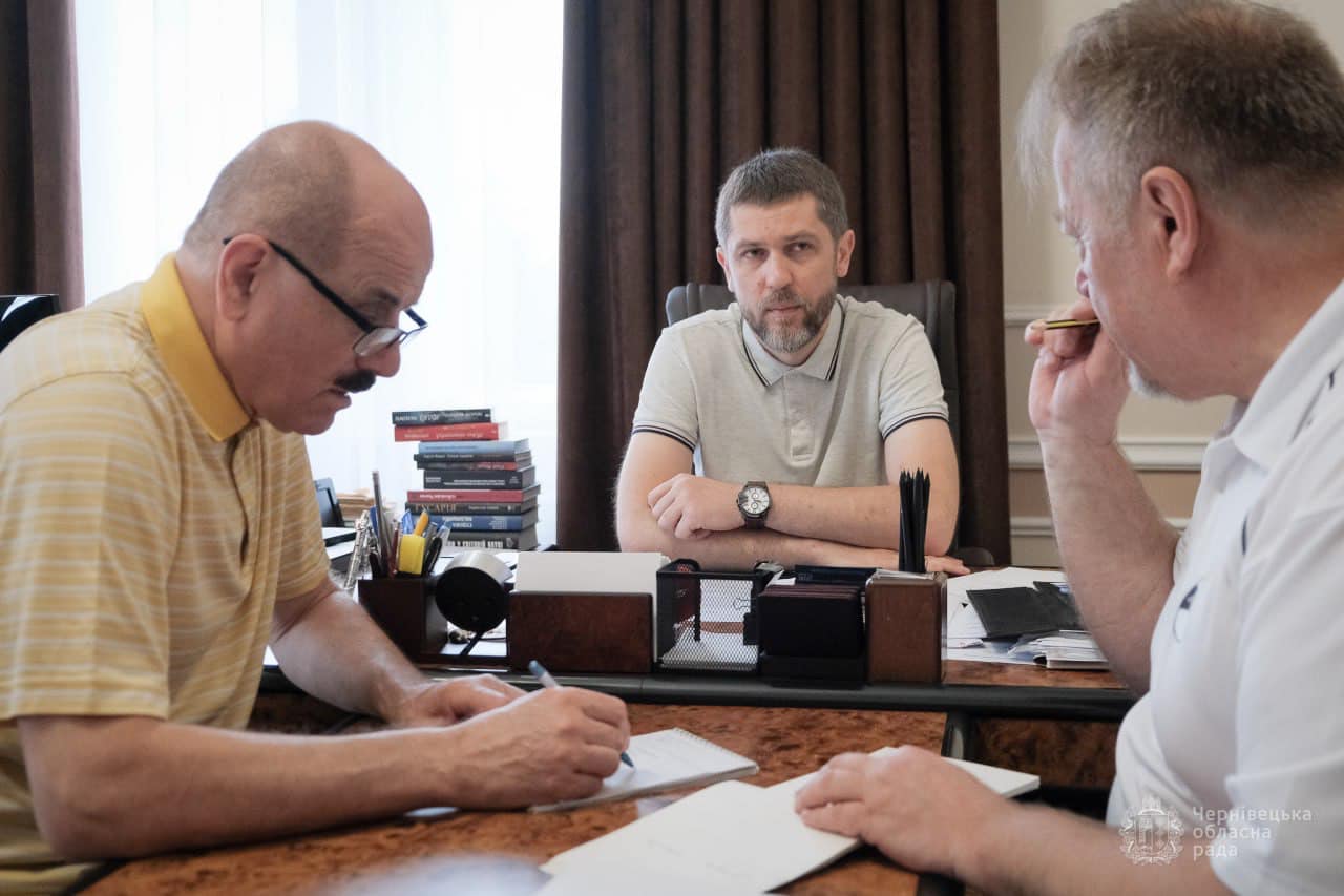 Бойко доручив поінформувати буковинців про безкоштовні медичні послуги, які їм належать в обласних медичних закладах 