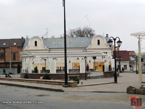 Розбитий фонтан у центрі Чернівців хочуть відремонтувати за понад сім мільйонів гривень
