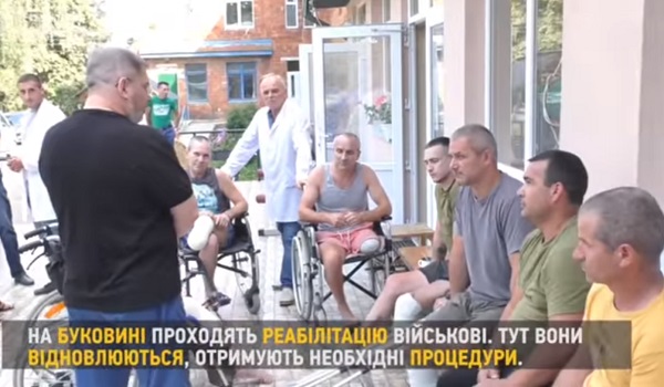 Голова Чернівецької ОВА провідав військових, які проходять реабілітацію та разом із волонтерами передав захисникам партію дронів