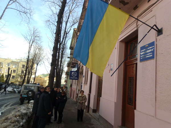 У Чернівцях вкрали прапор «Батьківщини» 