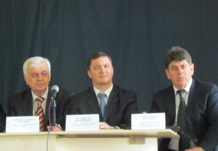 Голова Кіцманської РДА Олег Унгурян виправдовується за голосування в обласній раді