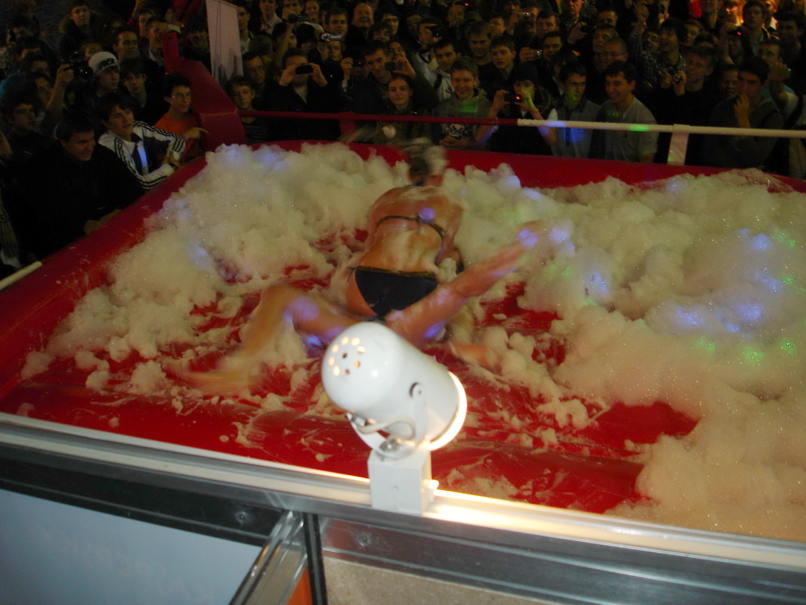 Гайничеру, Папієва і Михайлішина запрошують поборсатися у штучному шумовинні