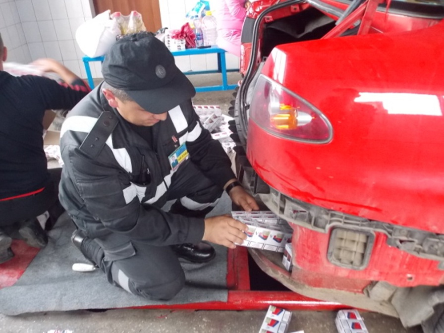 У 'Порубному' зловили румуна з сигаретами у схованці